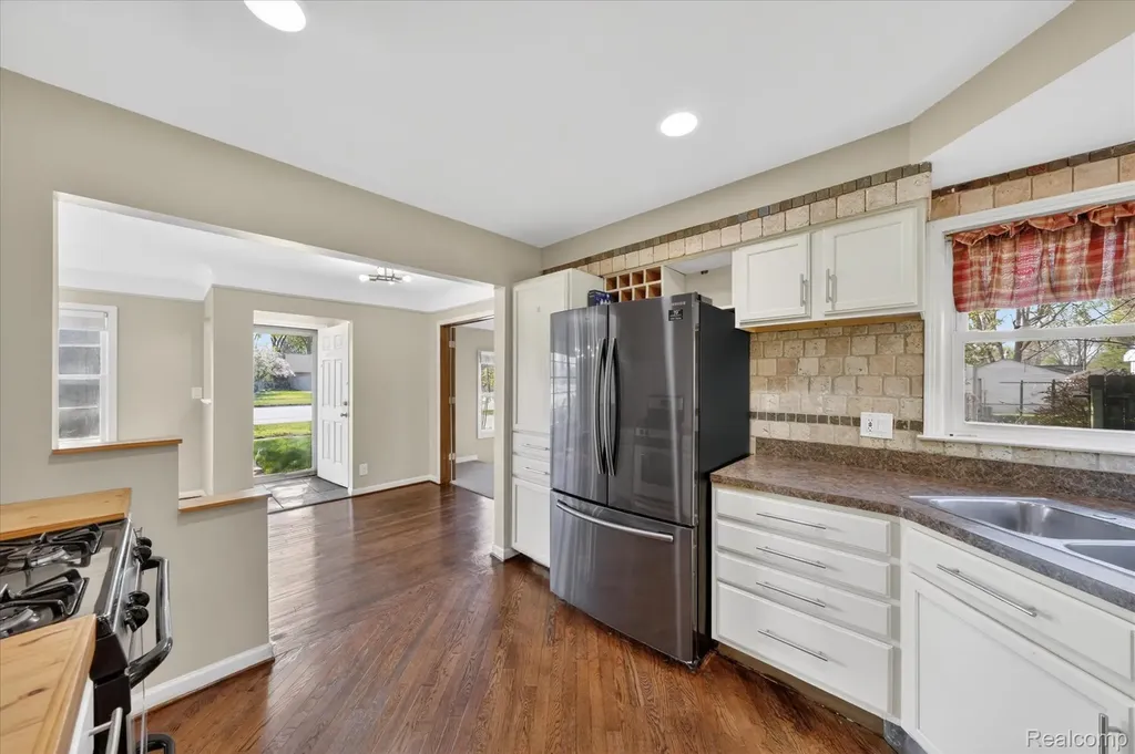 15151 Merriman Road Livonia City MI 48154