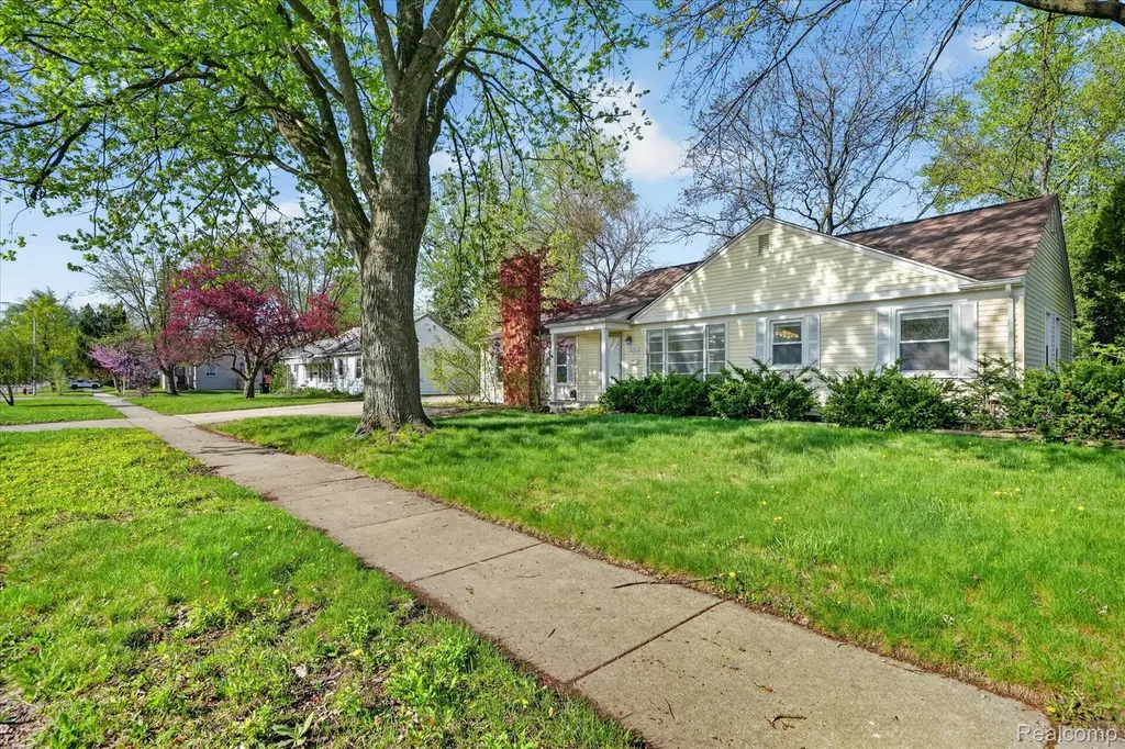 15151 Merriman Road Livonia City MI 48154
