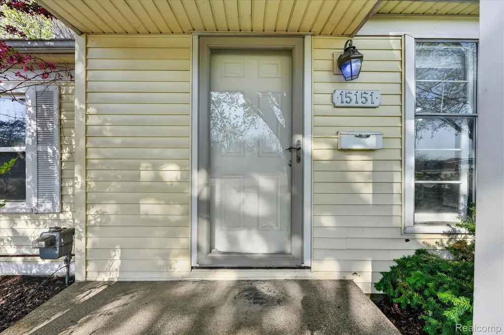 15151 Merriman Road Livonia City MI 48154