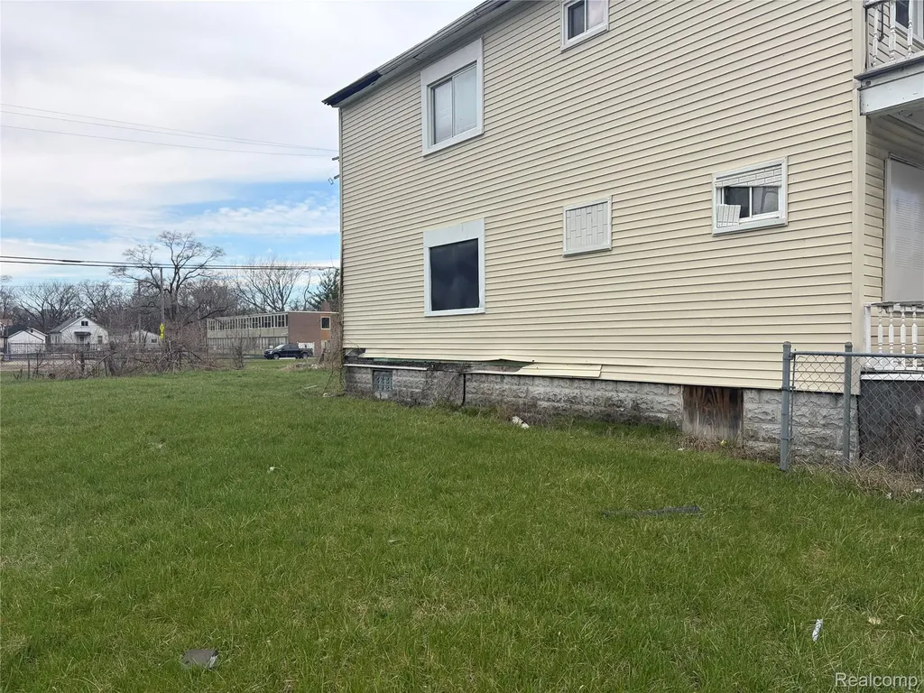 17407 St. Aubin Detroit City MI 48212