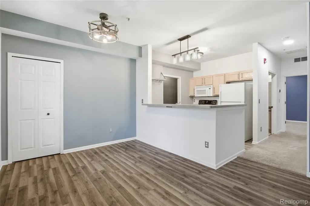 526 Red Oak Court Walled Lake City MI 48390