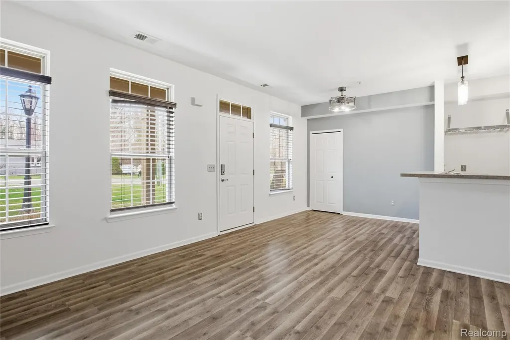 526 Red Oak Court Walled Lake City MI 48390