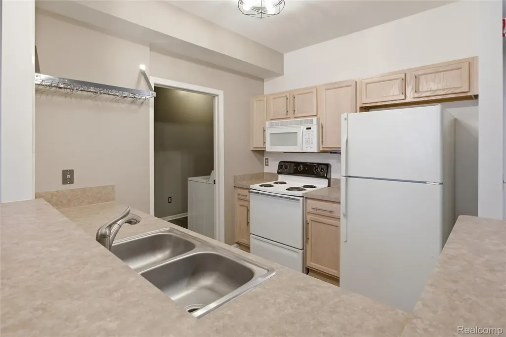 526 Red Oak Court Walled Lake City MI 48390