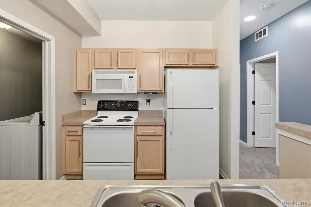 526 Red Oak Court Walled Lake City MI 48390