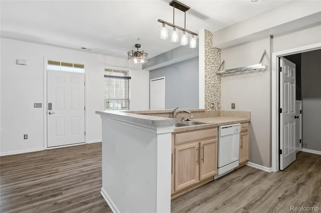 526 Red Oak Court Walled Lake City MI 48390