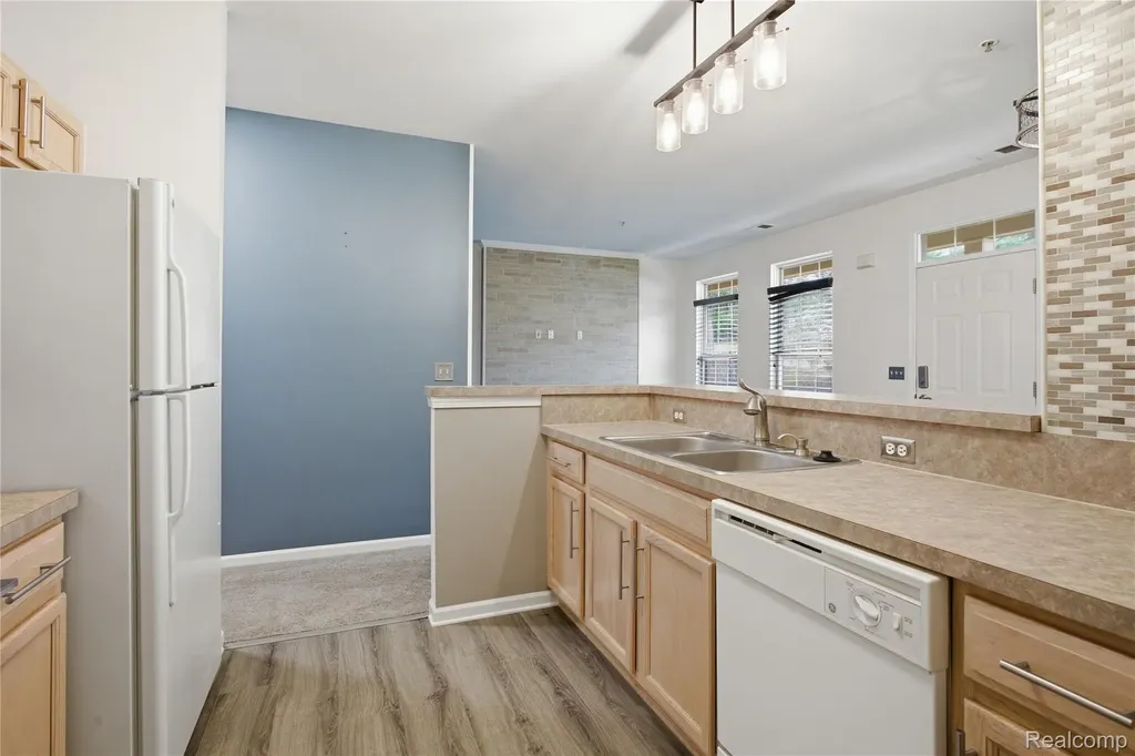 526 Red Oak Court Walled Lake City MI 48390