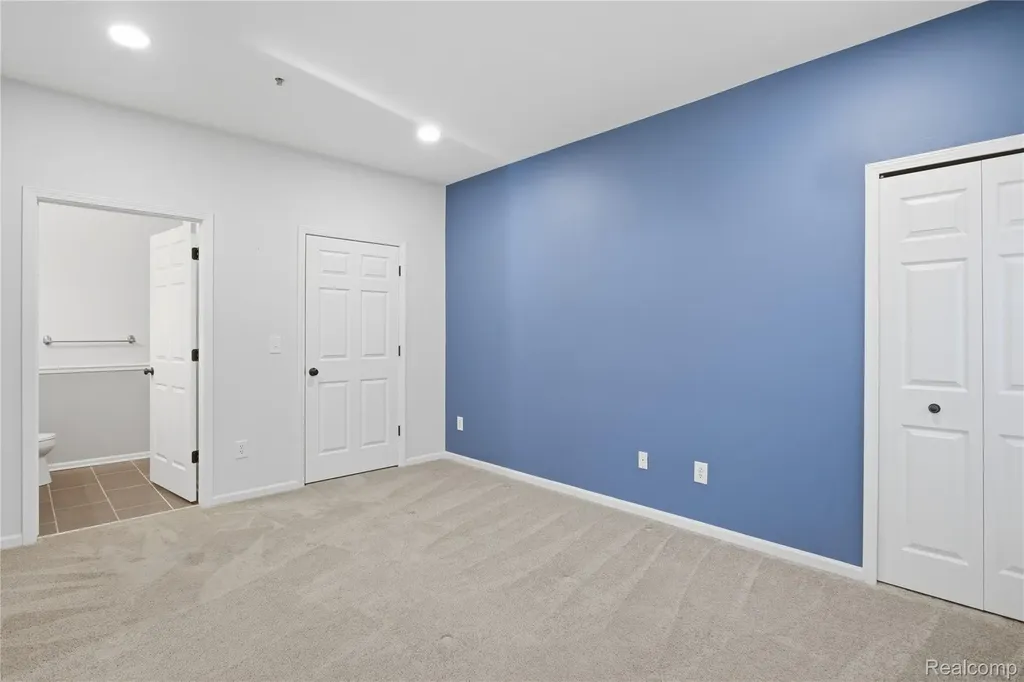 526 Red Oak Court Walled Lake City MI 48390