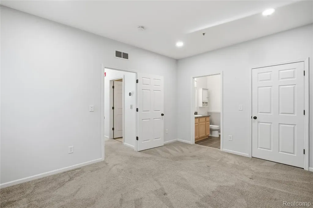 526 Red Oak Court Walled Lake City MI 48390