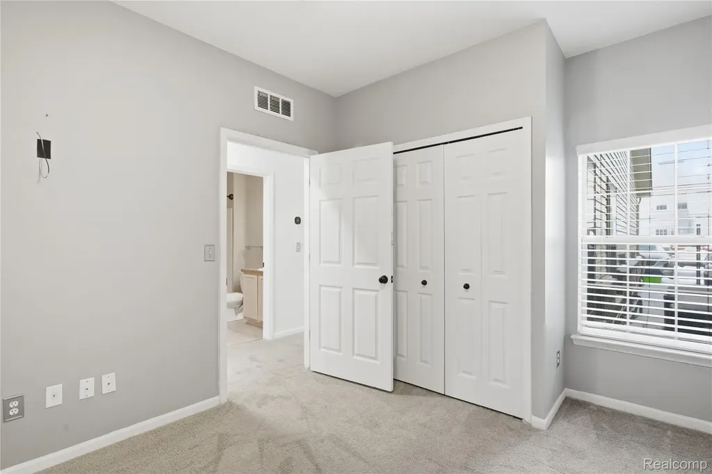 526 Red Oak Court Walled Lake City MI 48390
