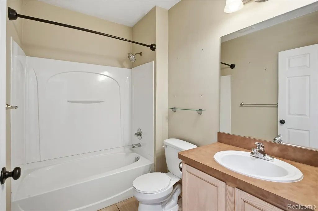 526 Red Oak Court Walled Lake City MI 48390