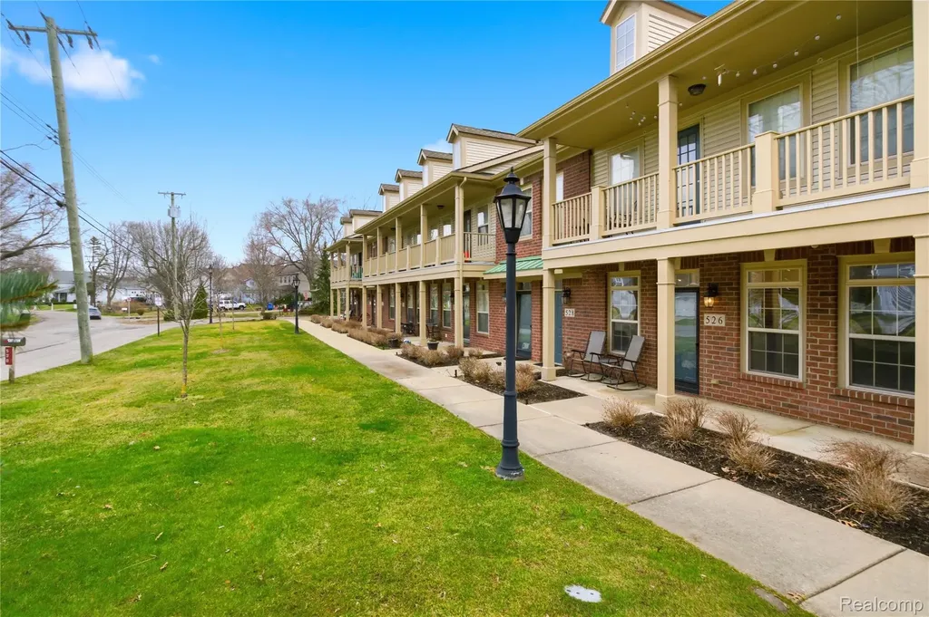 526 Red Oak Court Walled Lake City MI 48390
