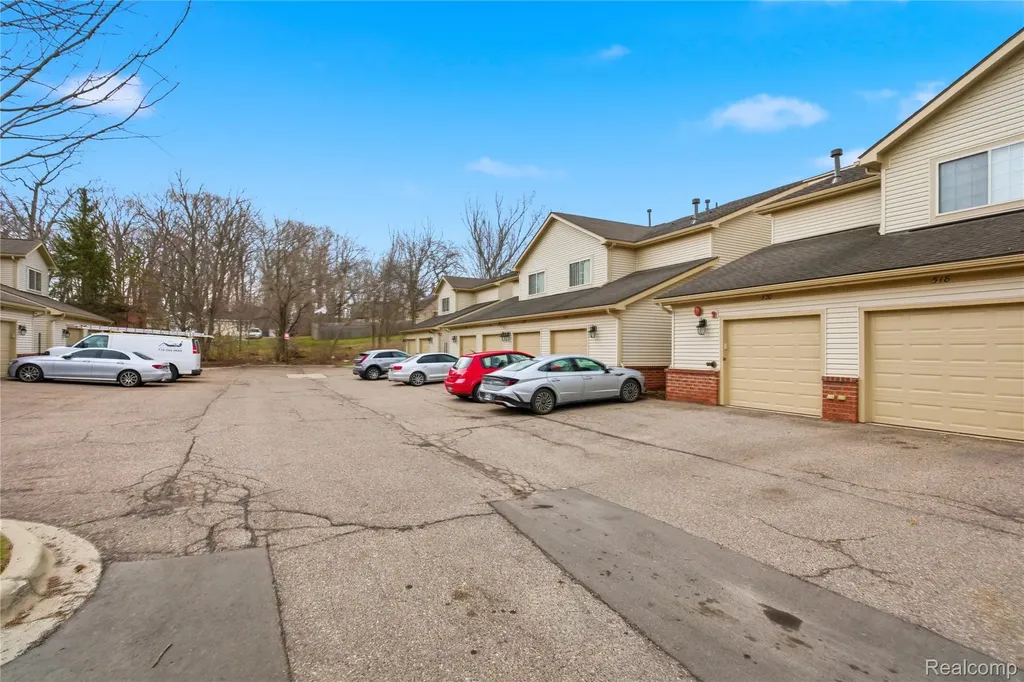 526 Red Oak Court Walled Lake City MI 48390