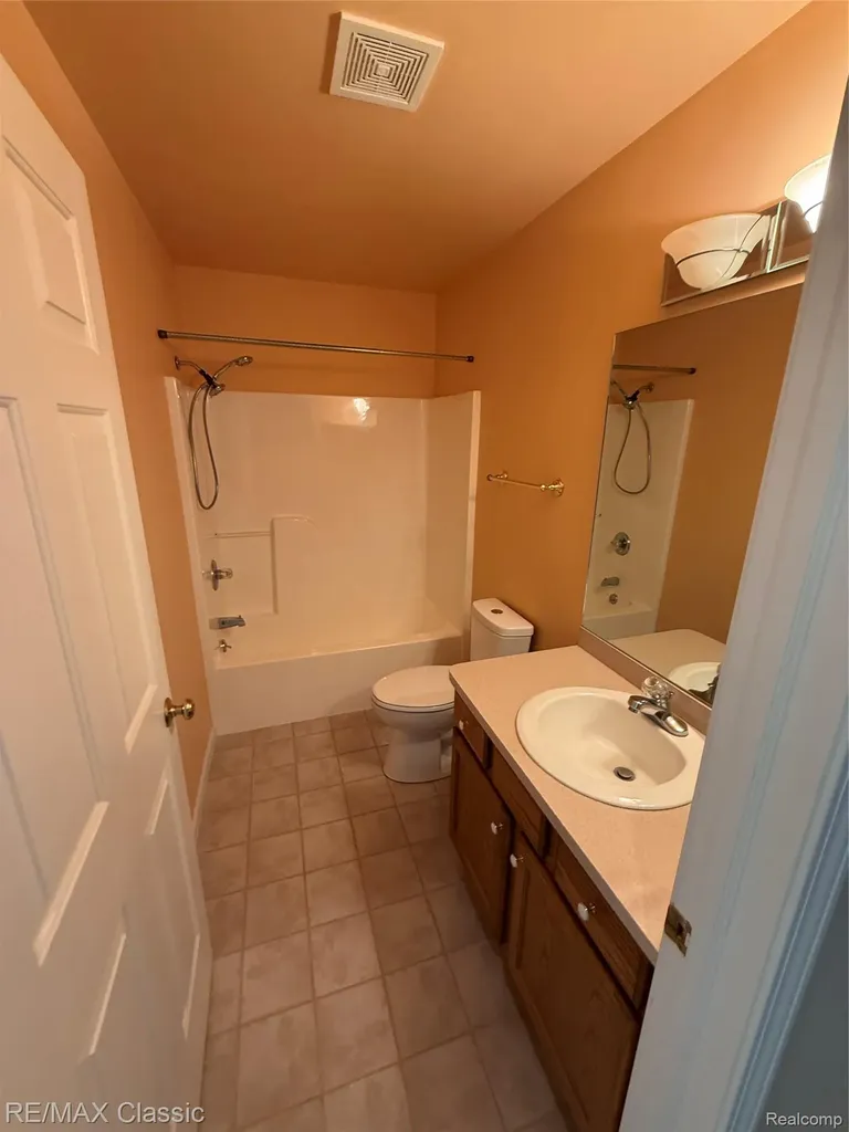 61016 Evergreen Court South Lyon City MI 48178