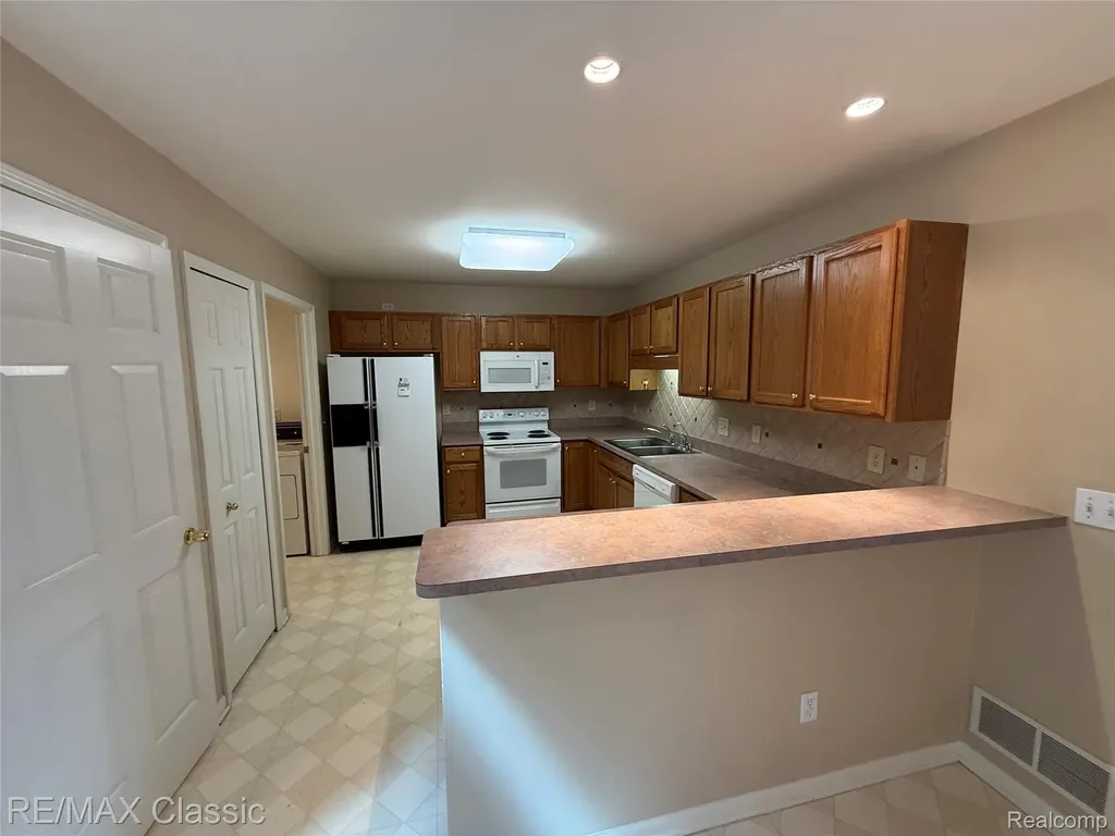 61016 Evergreen Court South Lyon City MI 48178