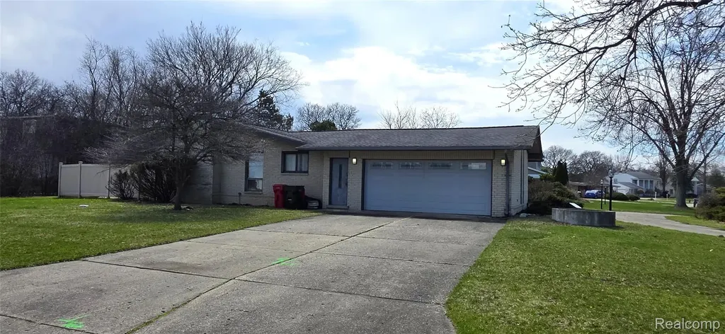 22411 Twyckingham Way Southfield City MI 48034