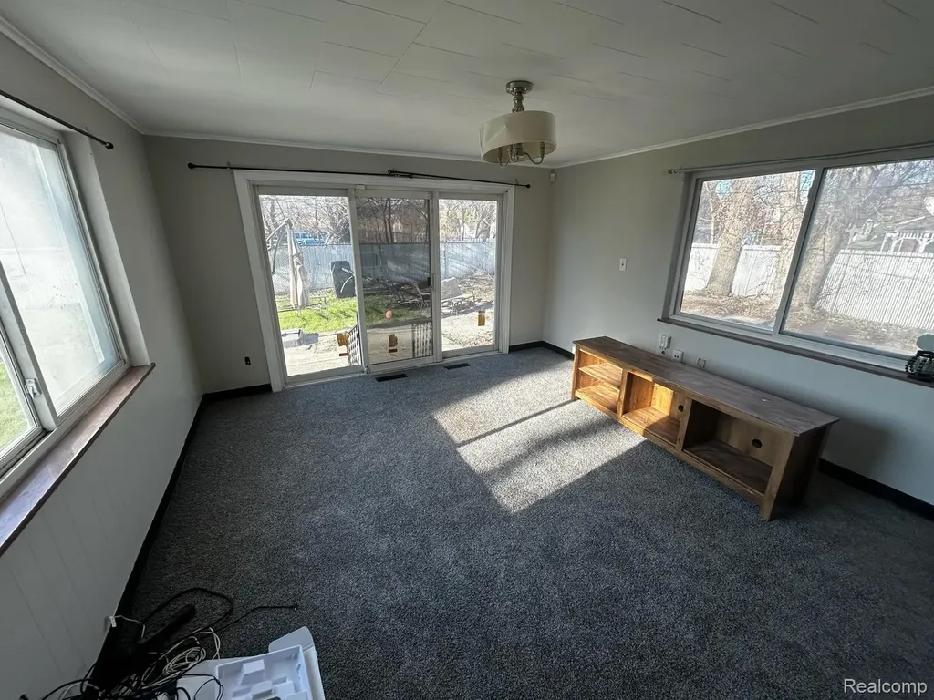 5920 W Outer Drive Detroit City MI 48235