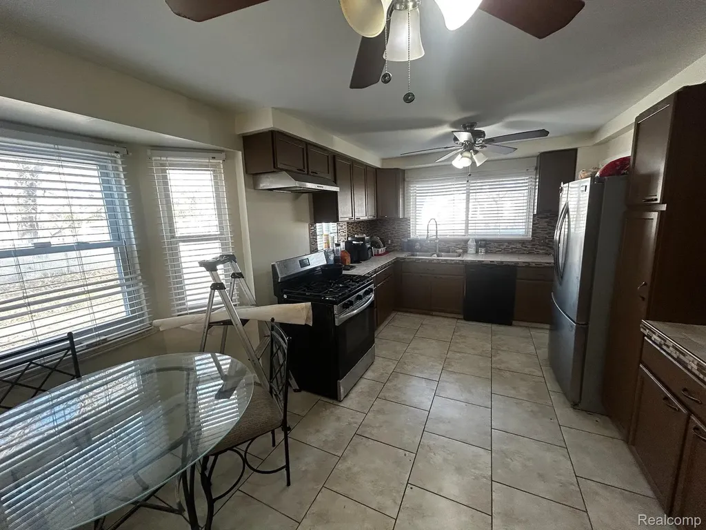 5920 W Outer Drive Detroit City MI 48235