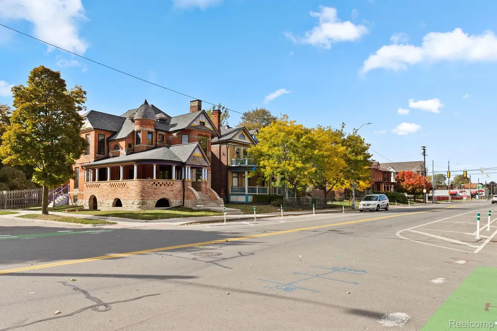 1751 W Warren Avenue Detroit City MI 48208