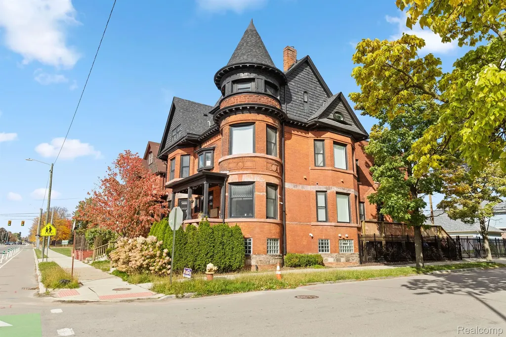 1751 W Warren Avenue Detroit City MI 48208