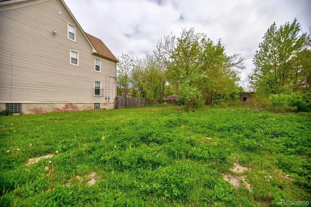 1751 W Warren Avenue Detroit City MI 48208