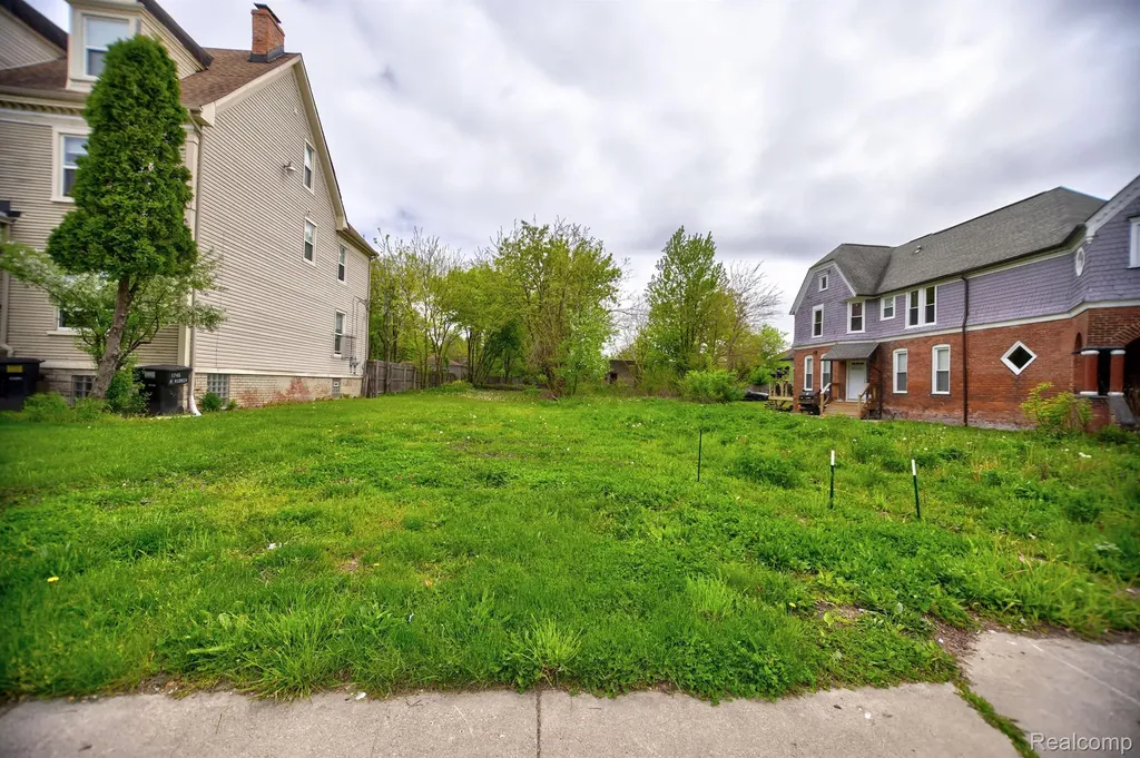 1751 W Warren Avenue Detroit City MI 48208