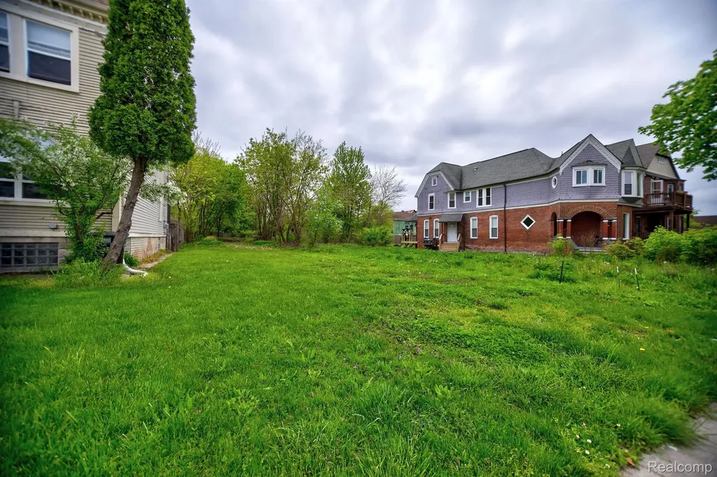 1751 W Warren Avenue Detroit City MI 48208