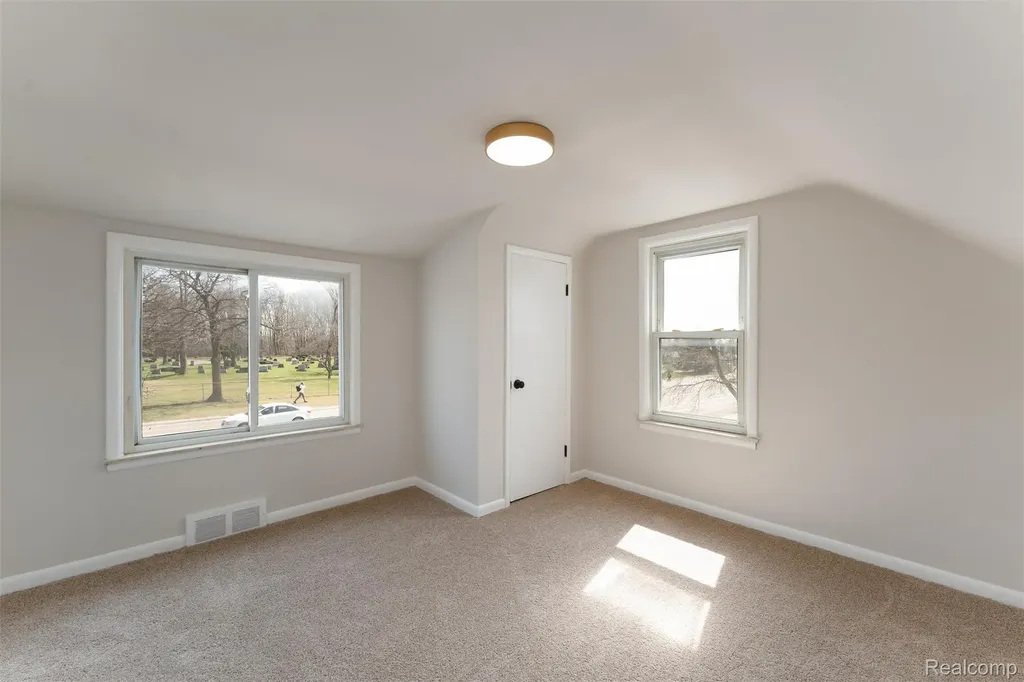 917 N Perry Street Pontiac City MI 48340