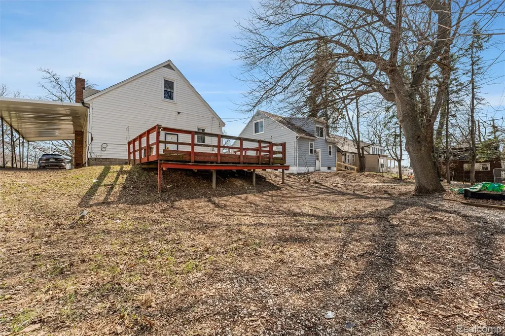 917 N Perry Street Pontiac City MI 48340