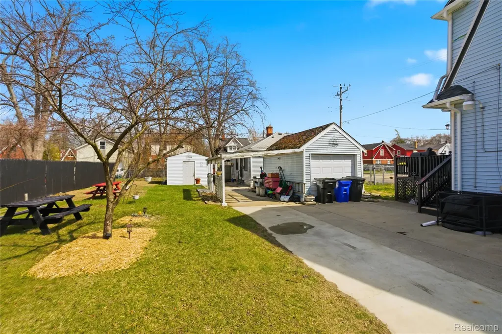 15400 Cruse Street Detroit City MI 48227