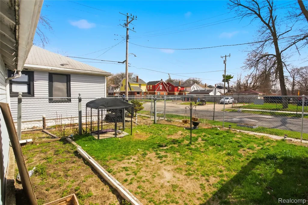 15400 Cruse Street Detroit City MI 48227