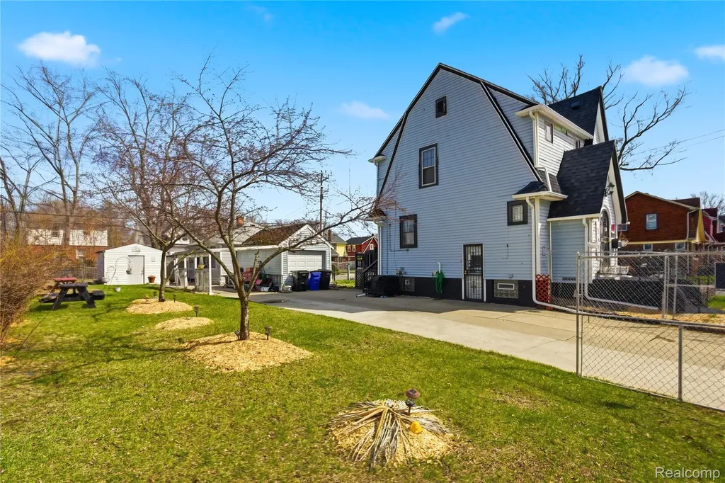 15400 Cruse Street Detroit City MI 48227