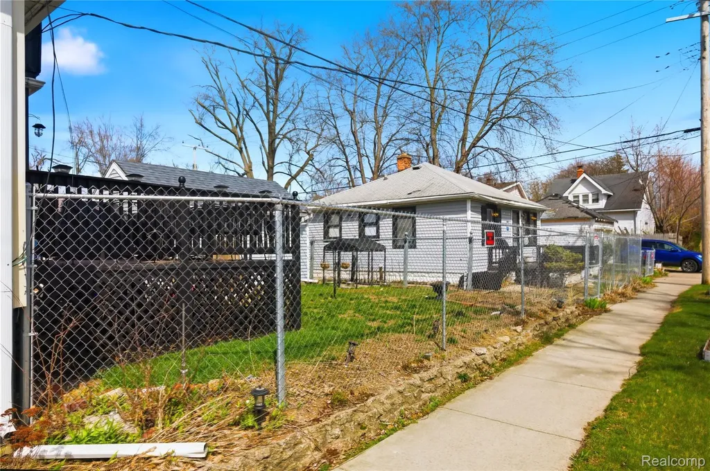 15400 Cruse Street Detroit City MI 48227