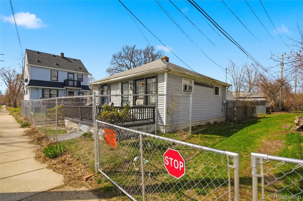 15400 Cruse Street Detroit City MI 48227