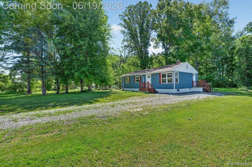 2185 N Channel Drive Clay Township MI 48028
