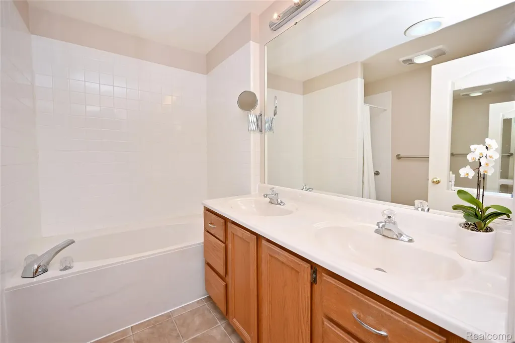 1146 Fairways Boulevard Troy City MI 48085