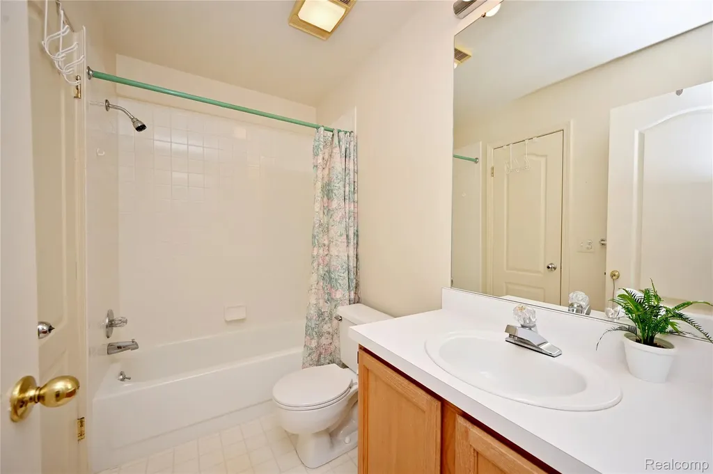 1146 Fairways Boulevard Troy City MI 48085