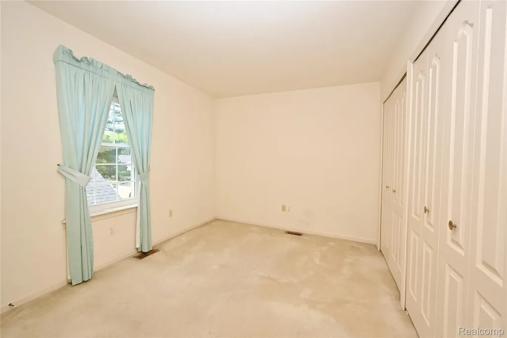 1146 Fairways Boulevard Troy City MI 48085