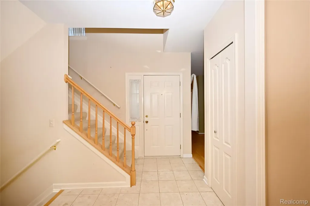 1146 Fairways Boulevard Troy City MI 48085