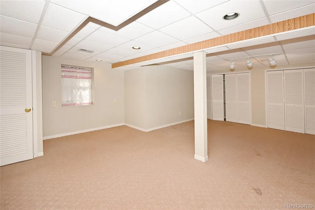 1146 Fairways Boulevard Troy City MI 48085