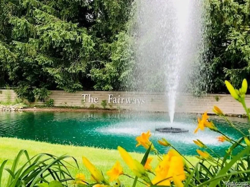 1146 Fairways Boulevard Troy City MI 48085