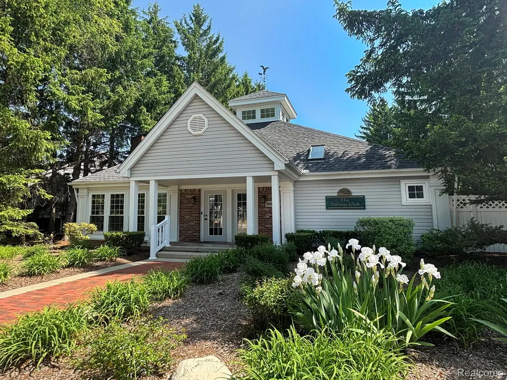 1146 Fairways Boulevard Troy City MI 48085