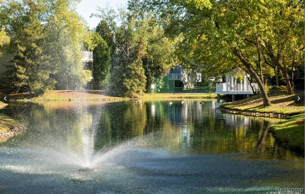 1146 Fairways Boulevard Troy City MI 48085