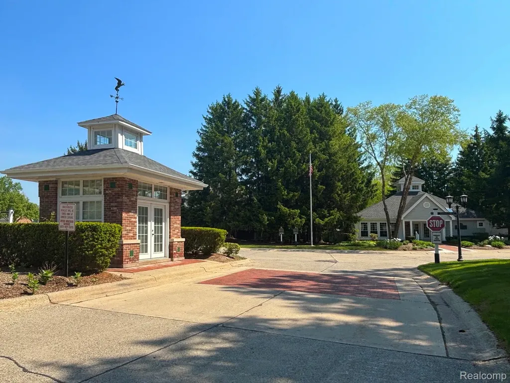 1146 Fairways Boulevard Troy City MI 48085