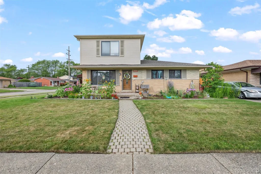 21301 Violet Street St. Clair Shores City MI 48082