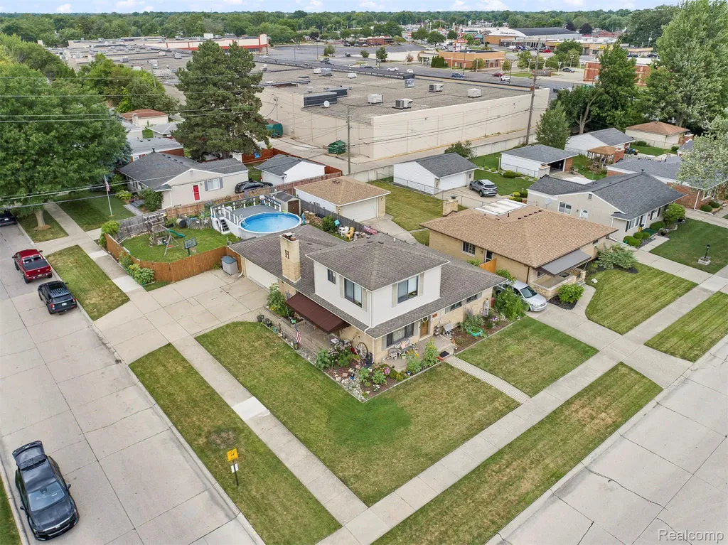 21301 Violet Street St. Clair Shores City MI 48082