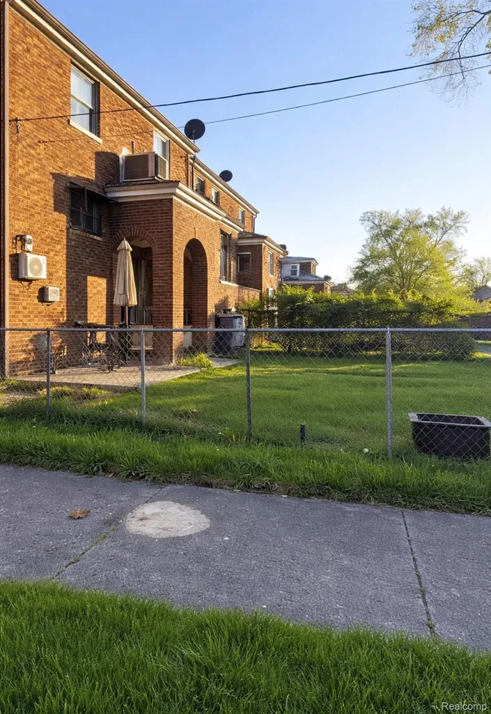 11101 College Street Detroit City MI 48205