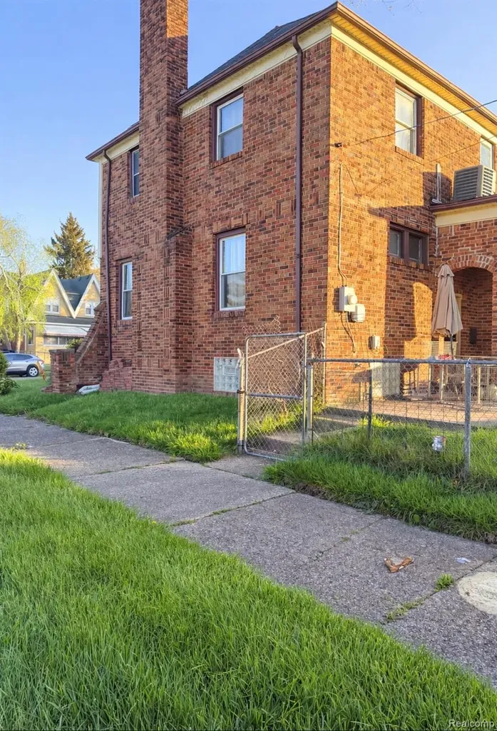 11101 College Street Detroit City MI 48205