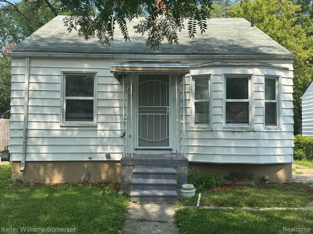 18941 Elkhart Street Harper Woods City MI 48225
