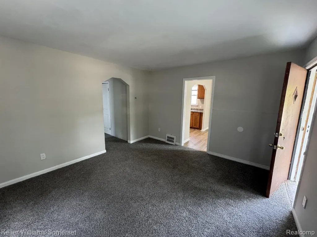 18941 Elkhart Street Harper Woods City MI 48225