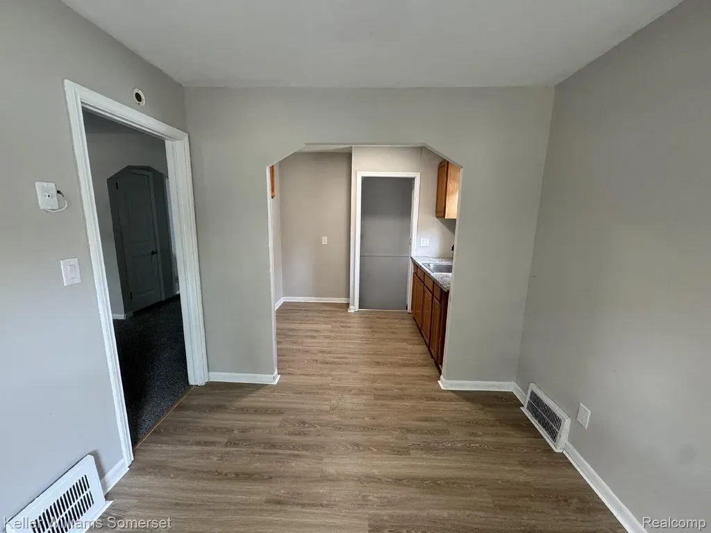 18941 Elkhart Street Harper Woods City MI 48225